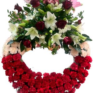 Corona de flores con aro predominante en rojo, con cabecero con LILIUM a, hortensias, y flor variada