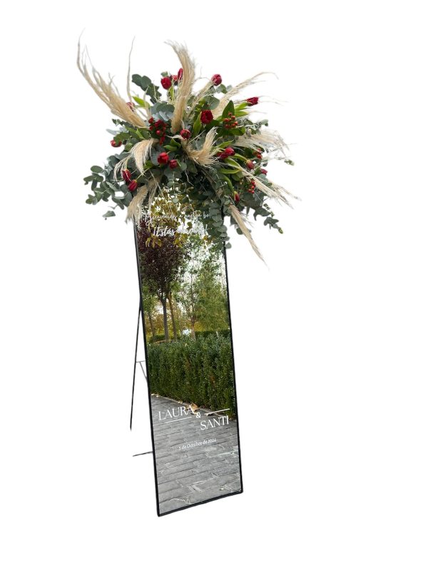 Decoración floral de espejo con eucalipto, pampas y tulipán