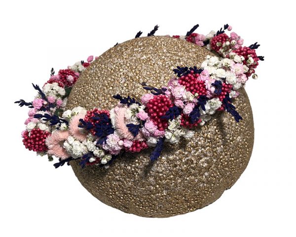 Coronita de pelo para niña con flor preservada en tonos rosas, lilas y fucsias