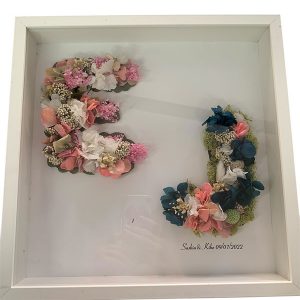 Cuadro doble con letras de flores preservadas