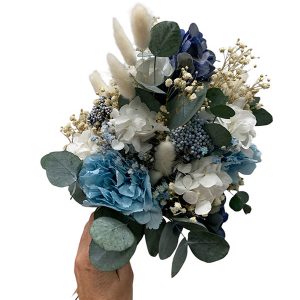 Ramo preservado lagurus blanco, con hortensia blanca y azul, paniculata blanca y azul. Tonos crudos y azules, con toque grisáceo con eucalyptus