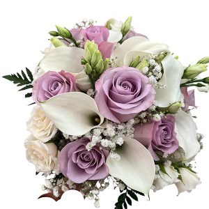 Ramo de novia compacto compuesto por rosas vendela, rosas lilas, calas blancas, lixianthus y paniculata