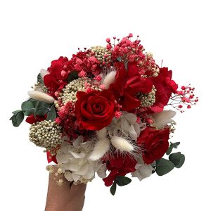 Ramo en tonos rojizos con flor preservada de rosas, rice, lagurus, hortensia, eucalyptus